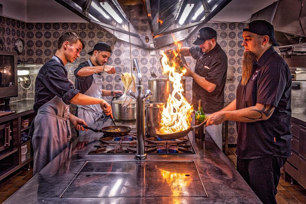 ホテル Buergerbraeu ユーバーリンゲン エクステリア 写真